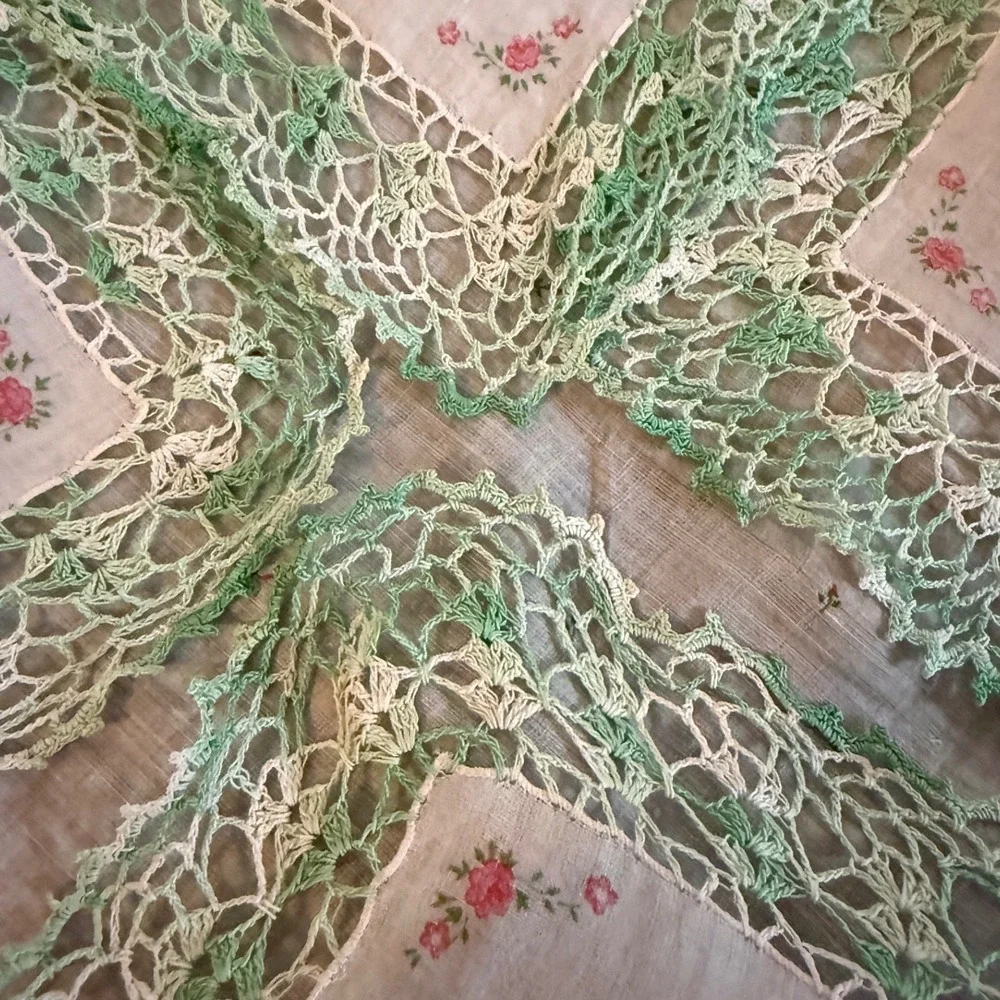 Vintage Floral Handkerchief Crochet Lace Trim White Green‎ Pink 0358